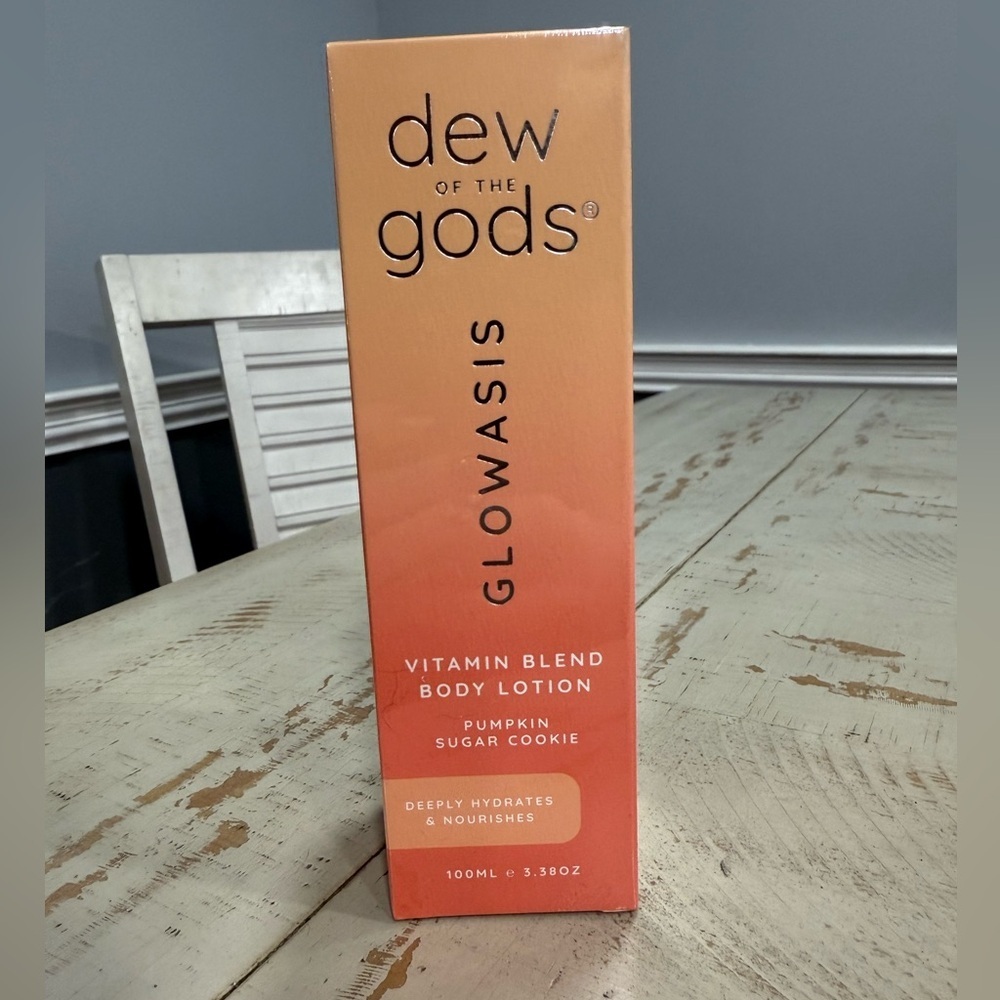 NIB Dew of the Gods Glowasis Vitamin Blend Body Lotion